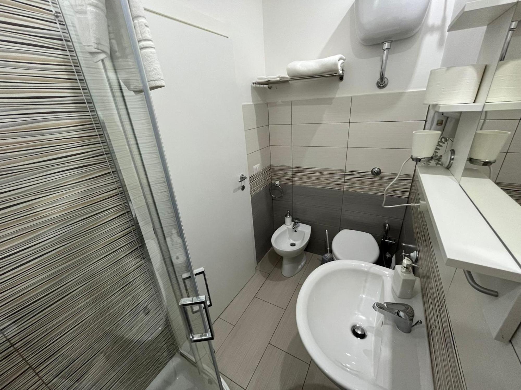 F.Rooms Napoli Εξωτερικό φωτογραφία
