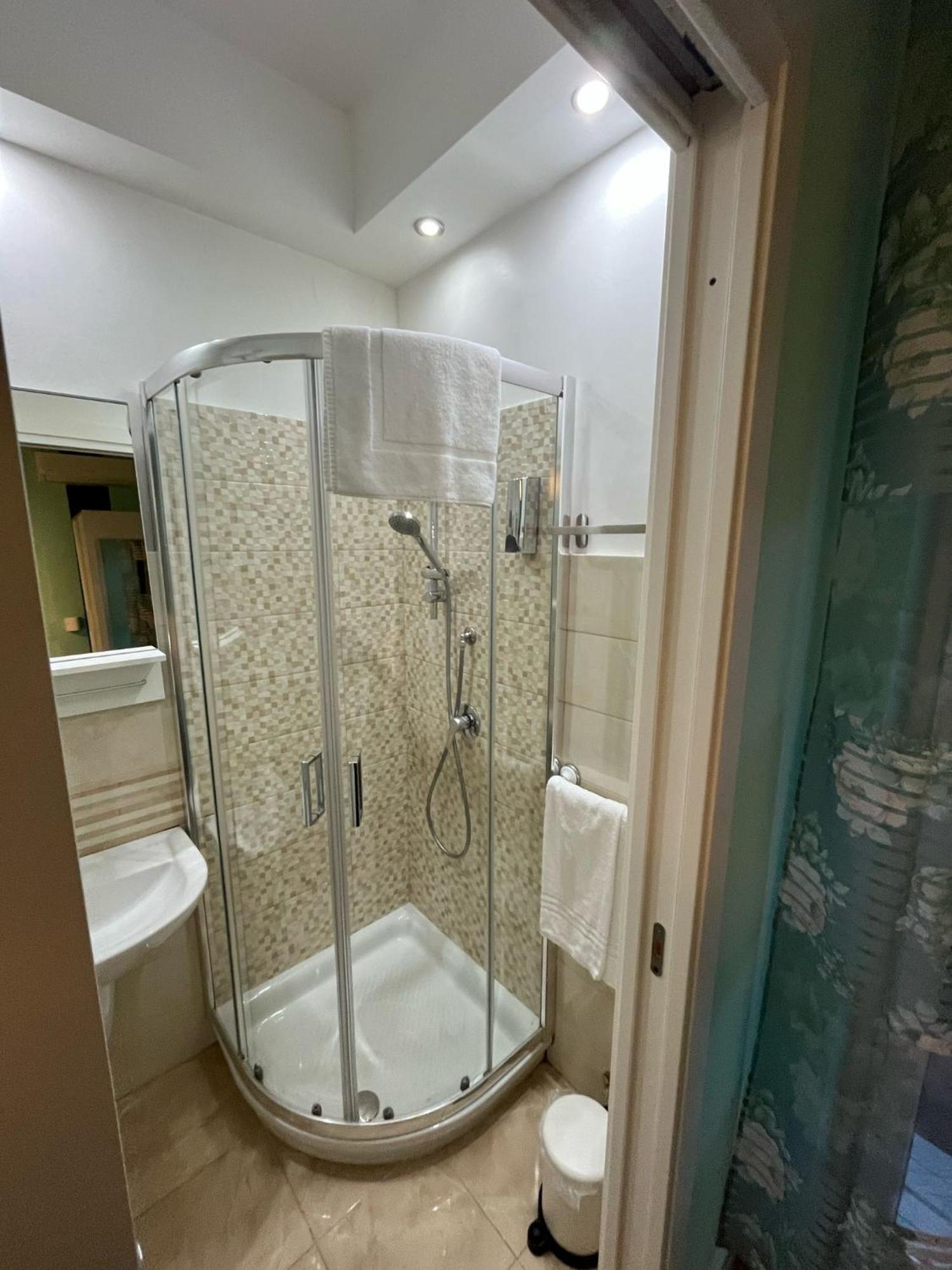 F.Rooms Napoli Εξωτερικό φωτογραφία