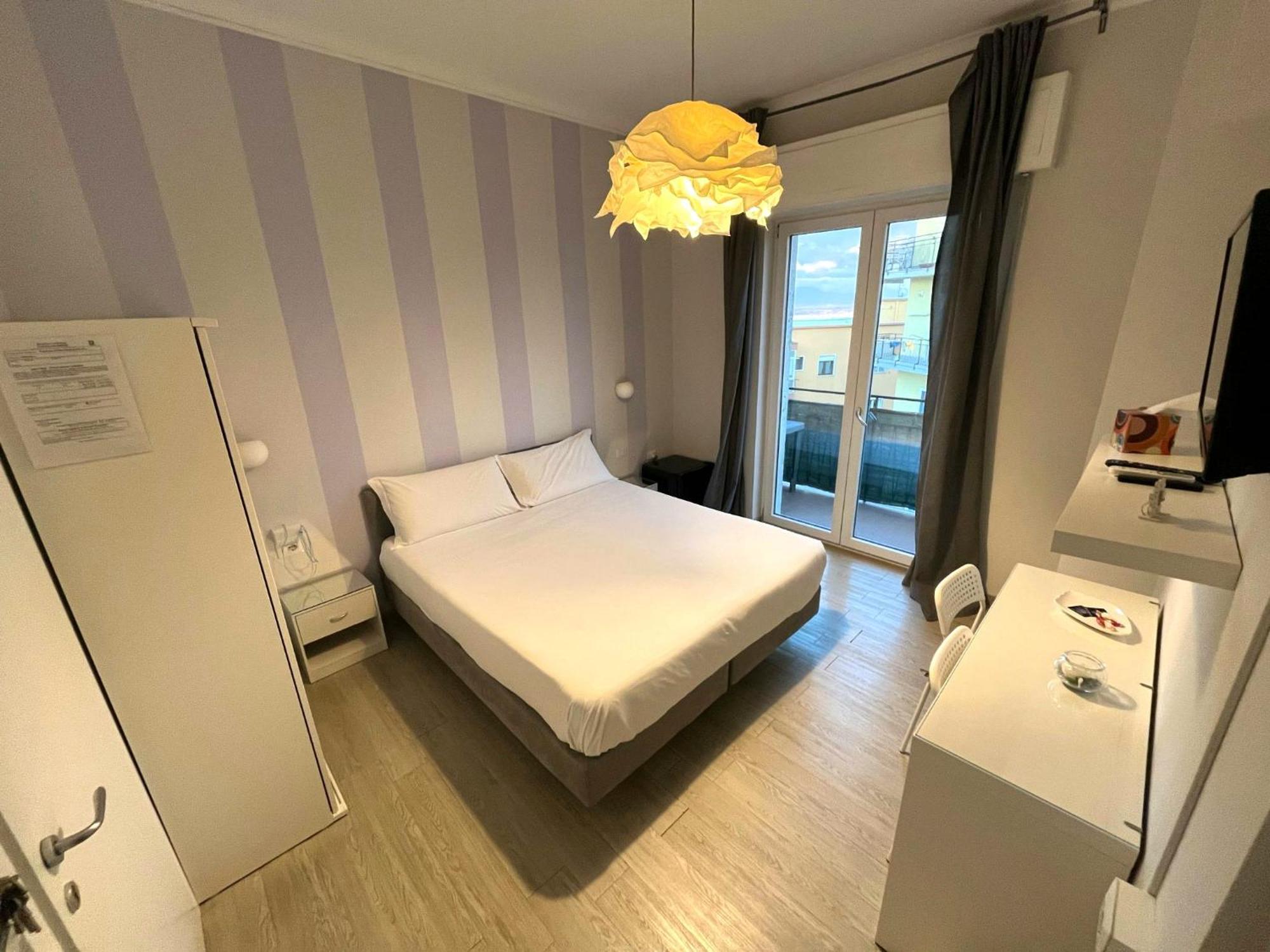F.Rooms Napoli Εξωτερικό φωτογραφία