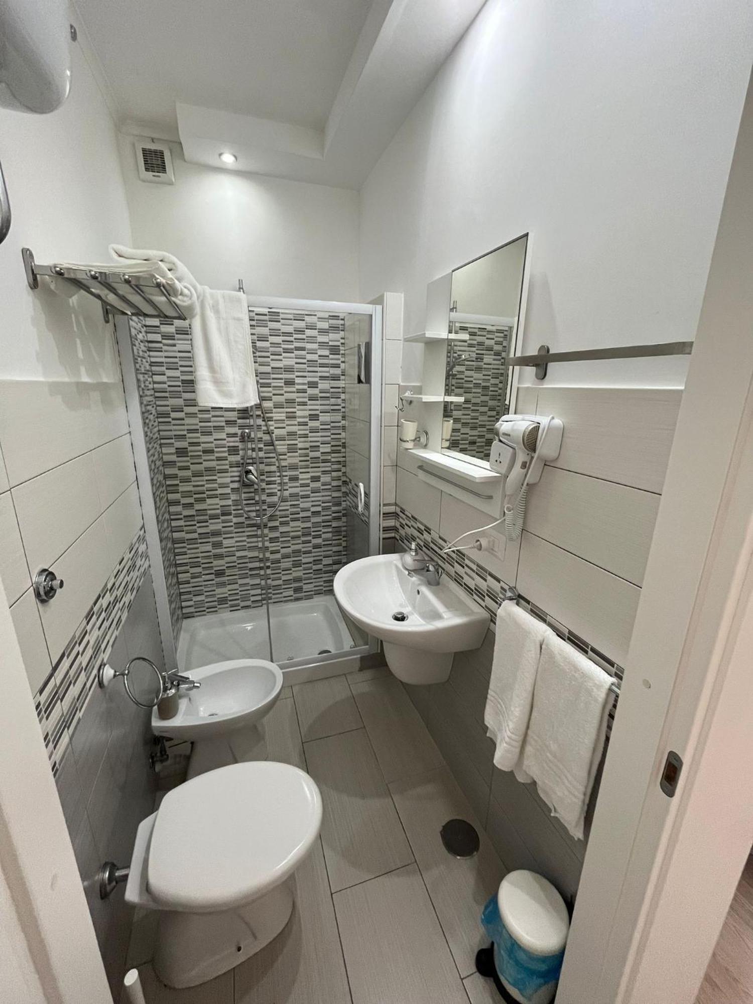 F.Rooms Napoli Εξωτερικό φωτογραφία
